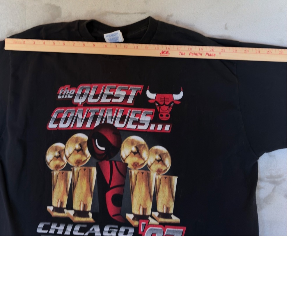 Vintage 1997 Chicago Bulls Quest Continues NBA Preseason Tour T-Shirt Pro Player - Picture 8 of 11